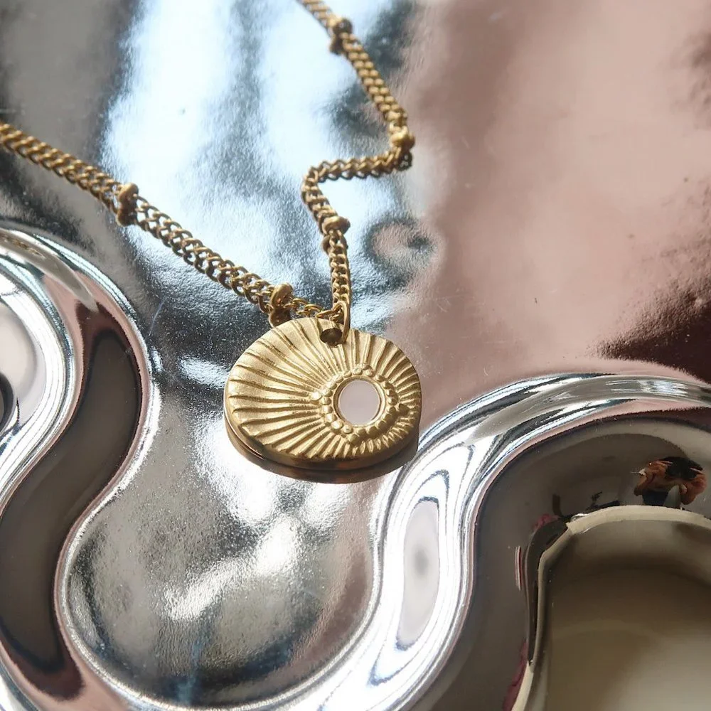 NEW 18K Gold Plated Luxury Shell Necklace